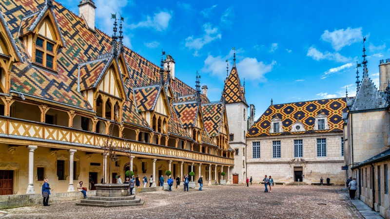 Excursion en autobus. La Bourgogne : le joyau de la France.